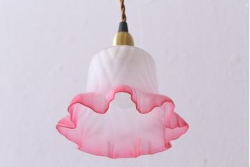 ヴィンテージ照明　フランスビンテージ　ピンクカラーがアクセントの愛らしいペンダントライト(天井照明、シェード、吊り下げ照明)(R-041028)