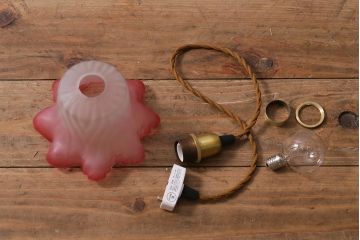 ヴィンテージ照明　フランスビンテージ　ピンクカラーがアクセントの愛らしいペンダントライト(天井照明、シェード、吊り下げ照明)(R-041028)