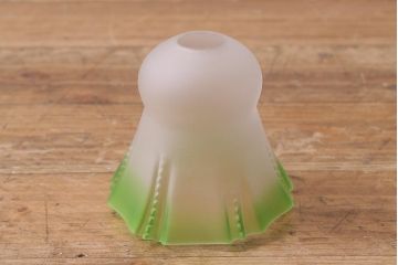 ヴィンテージ照明　イギリスビンテージ　フロストガラス　グリーンカラーがアクセントの小振りなペンダントライト(天井照明、シェード、吊り下げ照明)(R-041030)