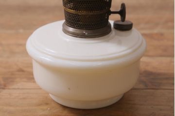 ヴィンテージ雑貨　アメリカビンテージ　アラジン社　濃い白色がかわいらしいオイルランプ(マントルランプ、吊りランプ)(R-041033)