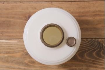 ヴィンテージ雑貨　アメリカビンテージ　アラジン社　濃い白色がかわいらしいオイルランプ(マントルランプ、吊りランプ)(R-041033)