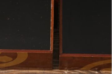 アンティーク雑貨　2段　庄内　家紋入り　総ケヤキ材　漆塗りが施された木製のおかもち(岡持ち)(R-041037)