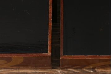 アンティーク雑貨　2段　庄内　家紋入り　総ケヤキ材　漆塗りが施された木製のおかもち(岡持ち)(R-041038)