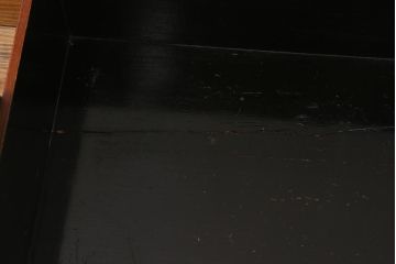 アンティーク雑貨　2段　庄内　家紋入り　総ケヤキ材　漆塗りが施された木製のおかもち(岡持ち)(R-041039)