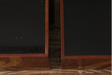 アンティーク雑貨　2段　庄内　家紋入り　総ケヤキ材　漆塗りが施された木製のおかもち(岡持ち)(R-041039)