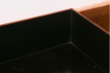 アンティーク雑貨　2段　庄内　家紋入り　総ケヤキ材　漆塗りが施された木製のおかもち(岡持ち)(R-041039)