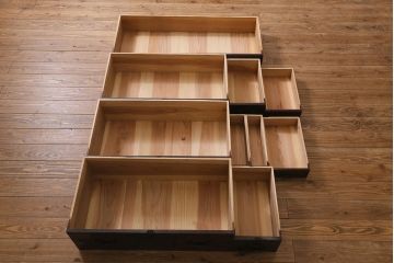 アンティーク家具　和製アンティーク　明治大正期　前面栗材　艶やかな漆塗りが美しい最上箪笥(衣装箪笥、引き出し)(R-041043)