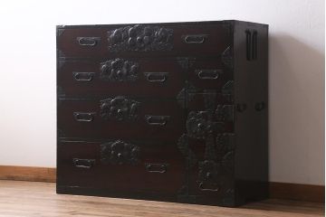 アンティーク家具　和製アンティーク　明治大正期　前面栗材　艶やかな漆塗りが美しい最上箪笥(衣装箪笥、引き出し)(R-041043)