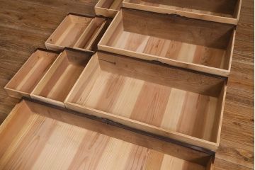 アンティーク家具　和製アンティーク　明治大正期　前面栗材　艶やかな漆塗りが美しい最上箪笥(衣装箪笥、引き出し)(R-041043)