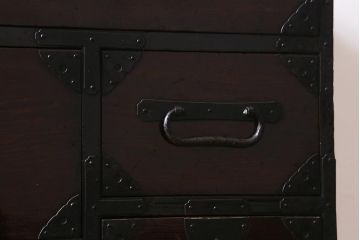 アンティーク家具　和製アンティーク　明治大正期　前面栗材　艶やかな漆塗りが美しい最上箪笥(衣装箪笥、引き出し)(R-041043)