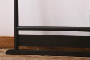 アンティーク家具　桑材　上品な色合いが魅力的なフック付きの便利な衣桁(着物掛け、ハンガーラック)(R-041046)