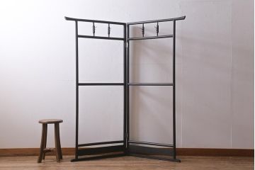 アンティーク家具　桑材　上品な色合いが魅力的なフック付きの便利な衣桁(着物掛け、ハンガーラック)(R-041046)