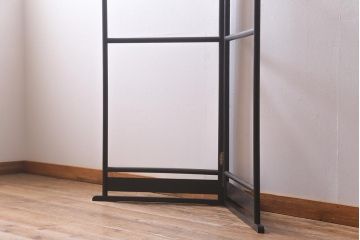 アンティーク家具　桑材　上品な色合いが魅力的なフック付きの便利な衣桁(着物掛け、ハンガーラック)(R-041046)