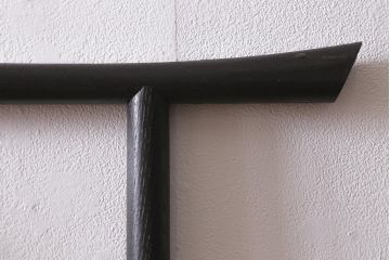 アンティーク家具　桑材　上品な色合いが魅力的なフック付きの便利な衣桁(着物掛け、ハンガーラック)(R-041046)
