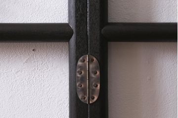 アンティーク家具　桑材　上品な色合いが魅力的なフック付きの便利な衣桁(着物掛け、ハンガーラック)(R-041046)