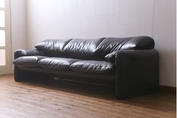 中古　Cassina(カッシーナ)　MARALUNGA(マラルンガ)　本革　3人掛けソファ(定価約200〜243万円)(R-041047)