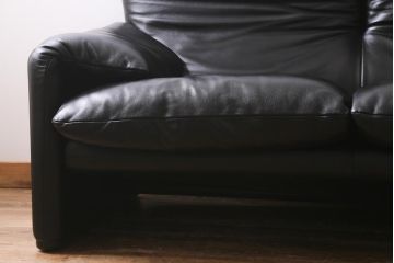 中古　Cassina(カッシーナ)　MARALUNGA(マラルンガ)　本革　3人掛けソファ(定価約200〜243万円)(R-041047)