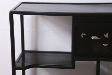 アンティーク家具　和製アンティーク　時代物　紫檀(シタン)　牡丹・梅・蝶　繊細な螺鈿と漆絵が上品な印象あたえる茶棚(飾り棚、収納棚)(R-041051)