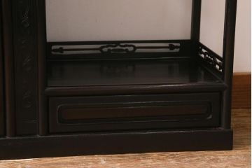アンティーク家具　和製アンティーク　時代物　紫檀(シタン)　牡丹・梅・蝶　繊細な螺鈿と漆絵が上品な印象あたえる茶棚(飾り棚、収納棚)(R-041051)