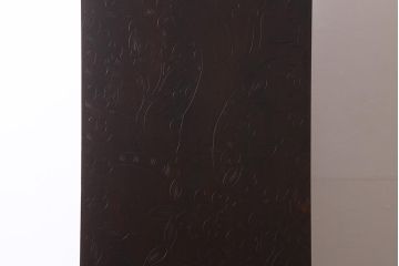 中古　伝統工芸　大坂屋製　軽井沢彫り　桜の図　使い勝手も良い衣装盆付きの衣装箪笥(和タンス)(R-041052)