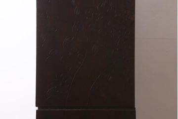 中古　伝統工芸　大坂屋製　軽井沢彫り　桜の図　使い勝手も良い衣装盆付きの衣装箪笥(和タンス)(R-041052)