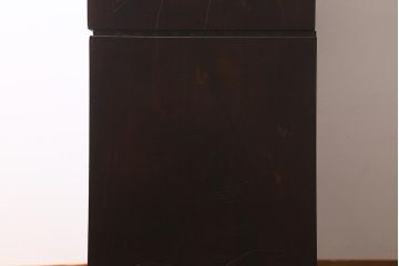 中古　伝統工芸　大坂屋製　軽井沢彫り　桜の図　使い勝手も良い衣装盆付きの衣装箪笥(和タンス)(R-041052)
