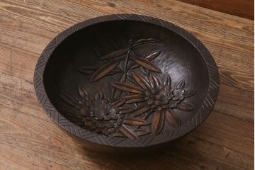 中古　特注　工芸品　秋山郷　花の浮き彫りが目を引くこね鉢(軽井沢彫、ディスプレイ雑貨)(R-041057)