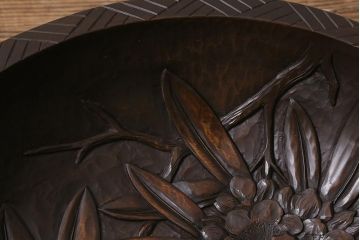 中古　特注　工芸品　秋山郷　花の浮き彫りが目を引くこね鉢(軽井沢彫、ディスプレイ雑貨)(R-041057)