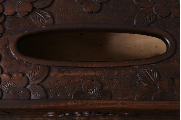 中古　伝統工芸　軽井沢彫り 優美な桜の意匠が目を引くティッシュボックス(ティッシュケース)(R-041058)