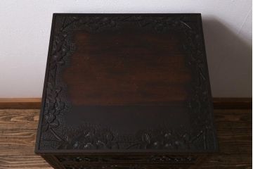 中古　伝統工芸　軽井沢彫り　桜の彫りが優美な小振りのチェスト(小物収納、小箪笥、引き出し)(R-041059)