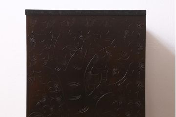 中古　伝統工芸　軽井沢彫り　桜の彫りが優美な小振りのチェスト(小物収納、小箪笥、引き出し)(R-041059)