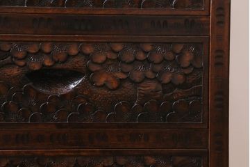 中古　伝統工芸　軽井沢彫り　満開に咲き誇る桜の彫りが華やかな小振りのチェスト(小物収納、小箪笥、引き出し)(R-041060)