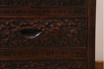 中古　伝統工芸　軽井沢彫り　満開に咲き誇る桜の彫りが華やかな小振りのチェスト(小物収納、小箪笥、引き出し)(R-041060)