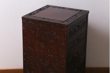 中古　伝統工芸　軽井沢彫り　満開に咲き誇る桜の彫りが華やかな小振りのチェスト(小物収納、小箪笥、引き出し)(R-041060)