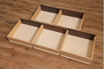 中古　伝統工芸　軽井沢彫り　満開に咲き誇る桜の彫りが華やかな小振りのチェスト(小物収納、小箪笥、引き出し)(R-041060)