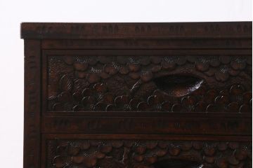 中古　伝統工芸　軽井沢彫り　満開に咲き誇る桜の彫りが華やかな小振りのチェスト(小物収納、小箪笥、引き出し)(R-041060)