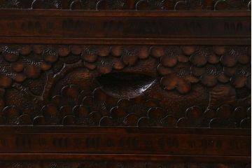 中古　伝統工芸　軽井沢彫り　満開に咲き誇る桜の彫りが華やかな小振りのチェスト(小物収納、小箪笥、引き出し)(R-041060)