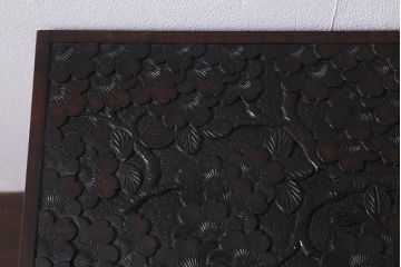 中古　伝統工芸　軽井沢彫り　満開に咲き誇る桜の彫りが華やかなトレー付き小引き出し(小物収納、引き出し)(R-041061)
