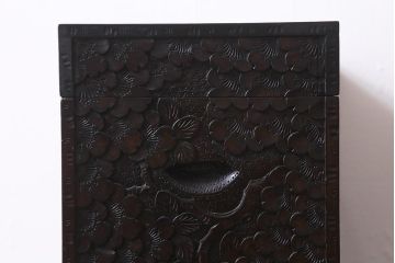 中古　伝統工芸　軽井沢彫り　満開に咲き誇る桜の彫りが華やかなトレー付き小引き出し(小物収納、引き出し)(R-041061)