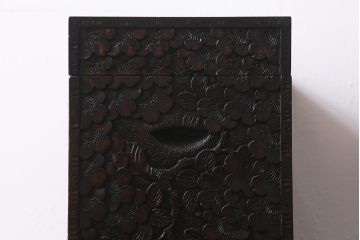 中古　伝統工芸　軽井沢彫り　満開に咲き誇る桜の彫りが華やかなトレー付き小引き出し(小物収納、引き出し)(R-041061)