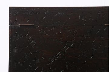 中古　伝統工芸　軽井沢彫り　満開に咲き誇る桜の彫りが華やかなトレー付き小引き出し(小物収納、引き出し)(R-041061)