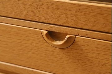 ヴィンテージ家具　ナラ材　ナチュラルレトロな脚付きキャビネット(本箱、収納棚、ビンテージ)(R-041066)