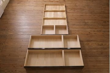 中古　国産　高級家具　桐材　燕子花(カキツバタ)　衣装盆付き　和モダンな和タンス(着物タンス、衣装タンス、重ね箪笥、桐箪笥、桐たんす)(R-041067)