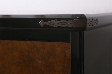 中古　国産　高級家具　桐材　燕子花(カキツバタ)　衣装盆付き　和モダンな和タンス(着物タンス、衣装タンス、重ね箪笥、桐箪笥、桐たんす)(R-041067)