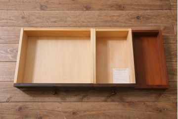 中古　北海道民芸家具　和洋どちらにも合わせやすい深みのある色味が魅力のドレッサー(鏡台)(R-041070)
