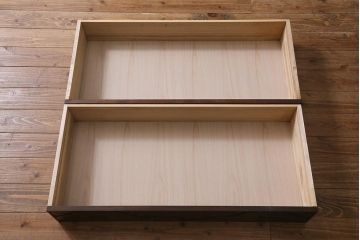中古　美品　伝統工芸　軽井沢彫り　繊細な桜の図が見事なワードローブ(洋服タンス、チェスト)(R-041071)