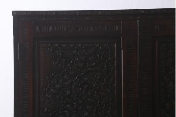 中古　美品　伝統工芸　軽井沢彫り　繊細な桜の図が見事なワードローブ(洋服タンス、チェスト)(R-041071)