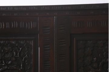中古　美品　伝統工芸　軽井沢彫り　繊細な桜の図が見事なワードローブ(洋服タンス、チェスト)(R-041071)