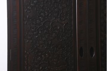 中古　美品　伝統工芸　軽井沢彫り　繊細な桜の図が見事なワードローブ(洋服タンス、チェスト)(R-041071)