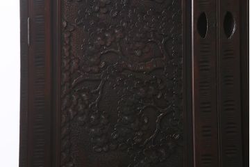 中古　美品　伝統工芸　軽井沢彫り　繊細な桜の図が見事なワードローブ(洋服タンス、チェスト)(R-041071)